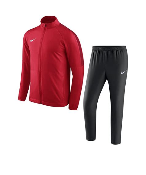 nike anzug rot weiß|Nike Trainingsanzüge & Jogginganzüge online .